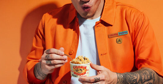 Qu’est-ce que la Cookie Dough ? Le dessert à la cuillère qui rend tout le monde accro 🍪